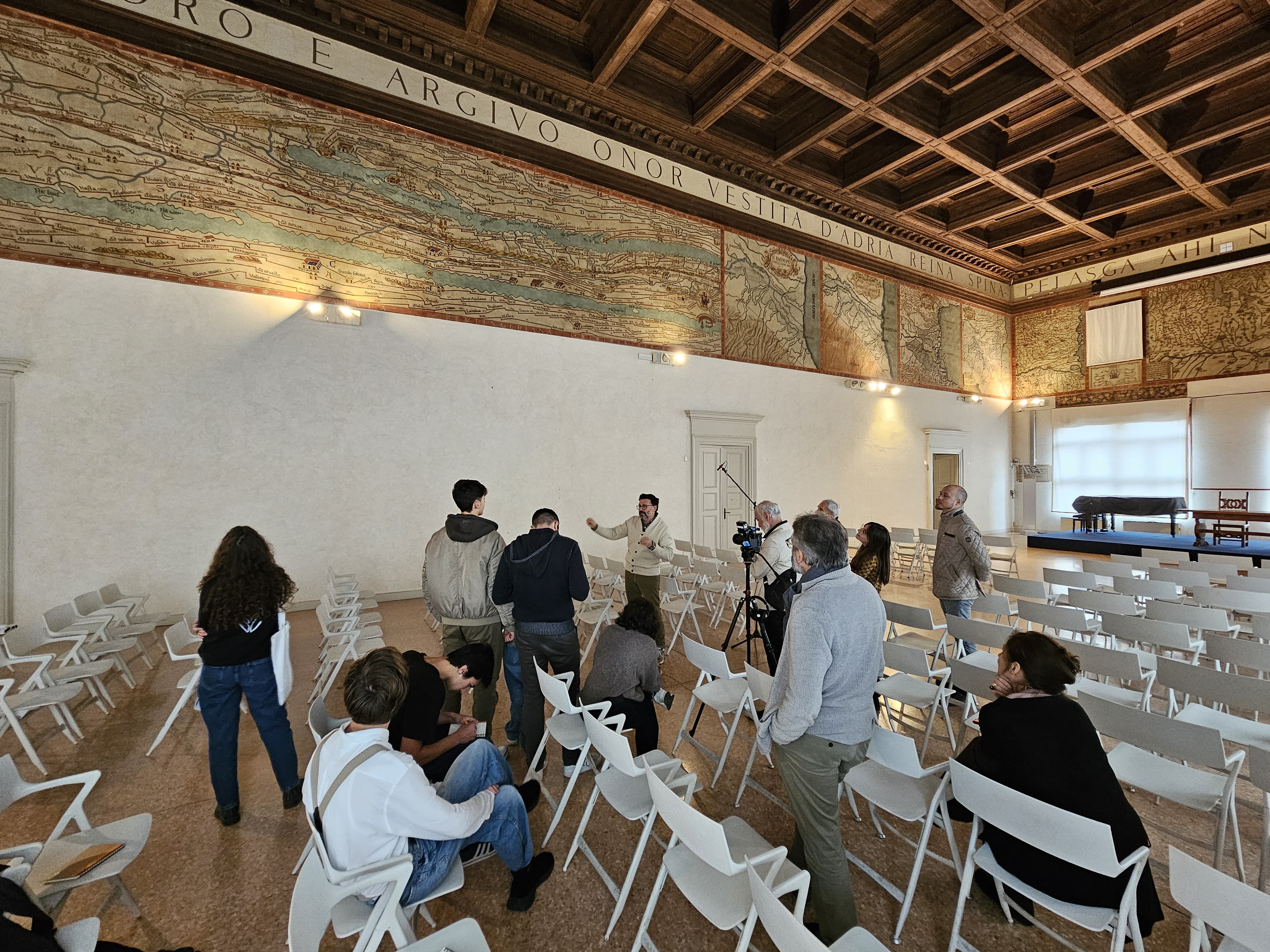 Nella sala delle mappe al Museo Archeologico di Ferrara